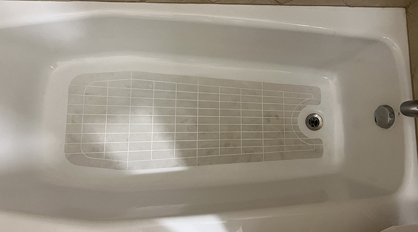 Customer-submitted bathtub condition photo
